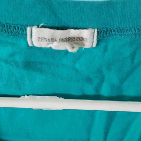 Too small - Picture 2 of 3